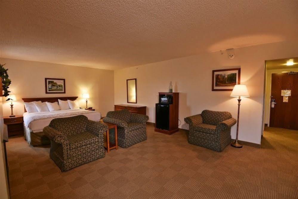 Chief Logan Lodge Hotel & Conference Exterior photo